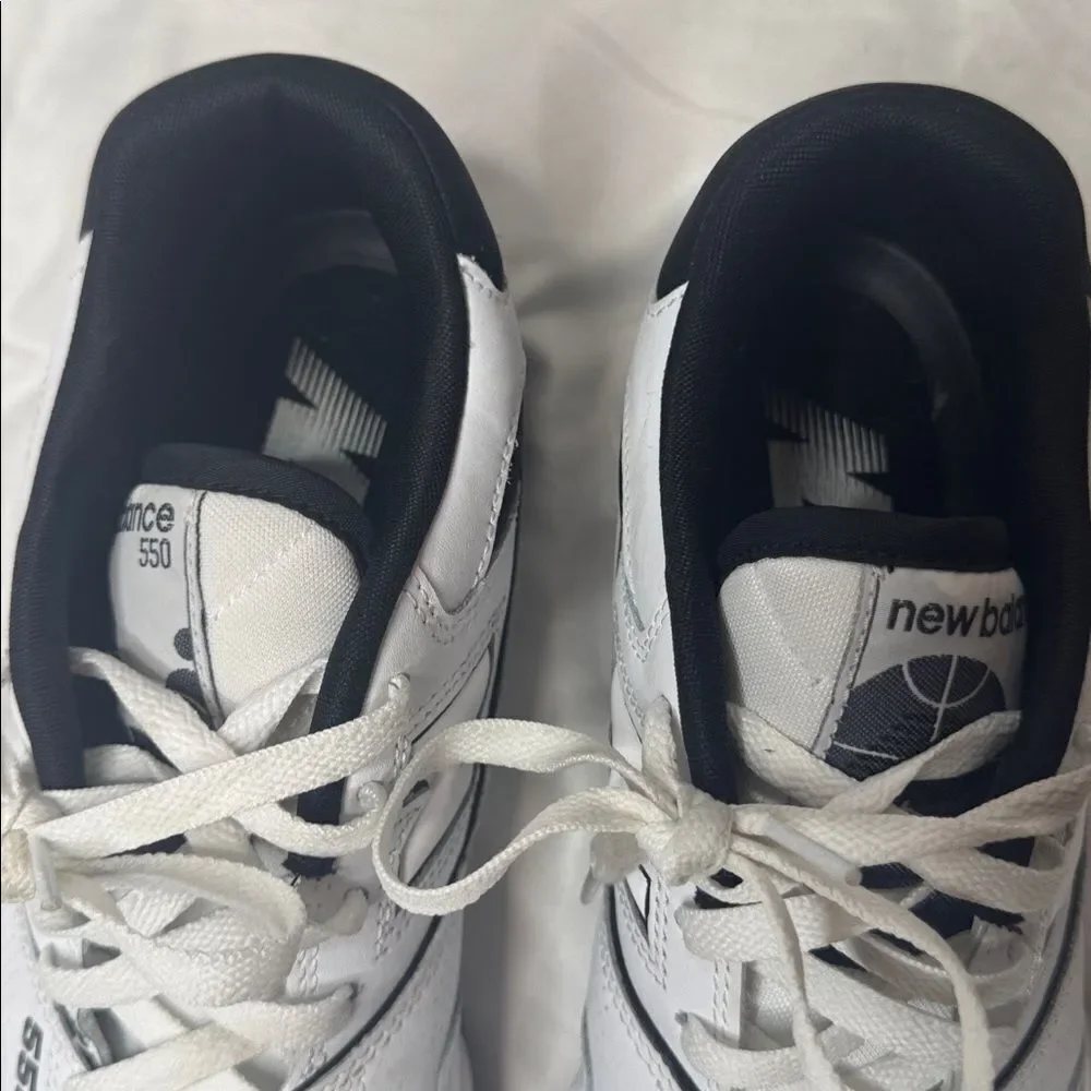 New Balance 550 Unisex White/Navy Sneakers. Size 8 Men/ 9.5 Women.